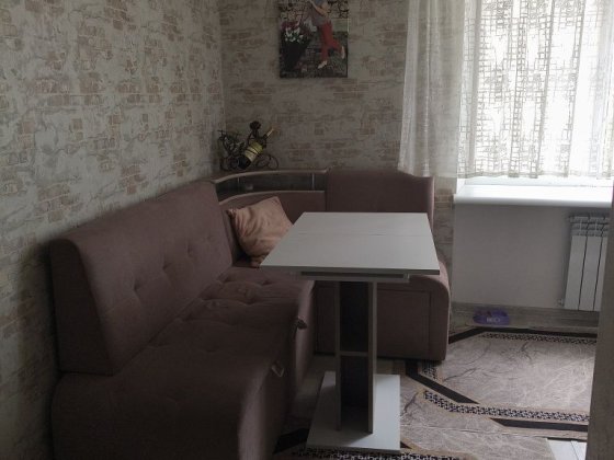 продам 1 км.кв.(рн.30 школи)Космос Николаев