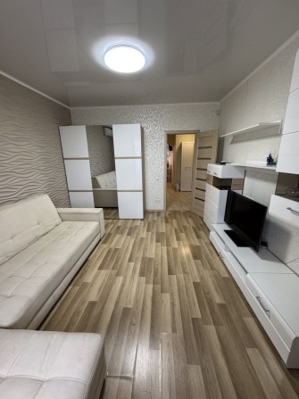 Продам 2- ая квартира  с ремонтом ЖМ Радужный - фото 1