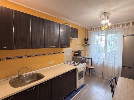 Продам 3к улучшенку 1й эт/9и кухня 9м газ, кирпич, м. Ботсад Харків