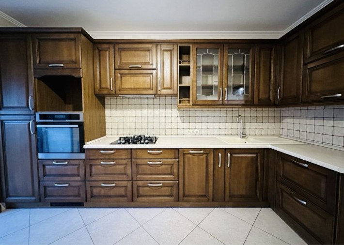 Продам 2к.кв з кладовкою та паркомісцем - фото 1