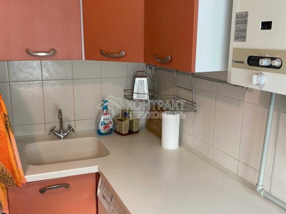 Продам изолированную 1км, кв, ,Одеська,поруч АТб Харьков