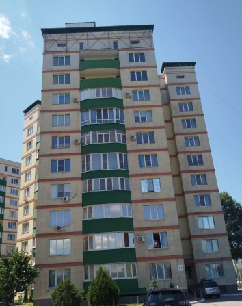 Продам новобудову 91 м² біля  центрального ринку з частковим ремонтом - фото 1