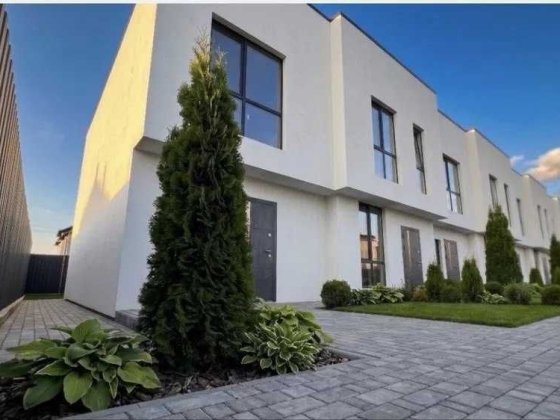 Продаж дворівневої квартири 53 м² з власним двориком, до Києва 500м