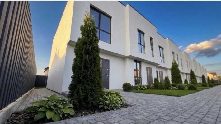 Продаж дворівневої квартири 53 м² з власним двориком, до Києва 500м - фото 1