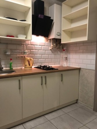 Продам 2-комнатная .Ждвокзал.Старосенная площадь .Центр  в пешей доступности. - фото 1