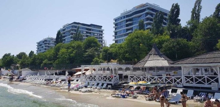 1 кімнатна квартира з ремонтом і видом на море на березі моря - фото 1