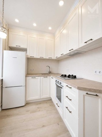 Продам 2-ком кв 46 м² абсолютный ремонт метро Салтовская ул. Ак Павлова - фото 1