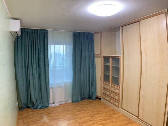 1к. метро Чернігівська пішки, Миропольська вул.21 Киев