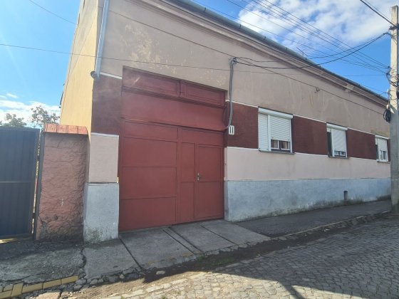 Продається домоволодіння в центральній частині м.Берегове. Берегово
