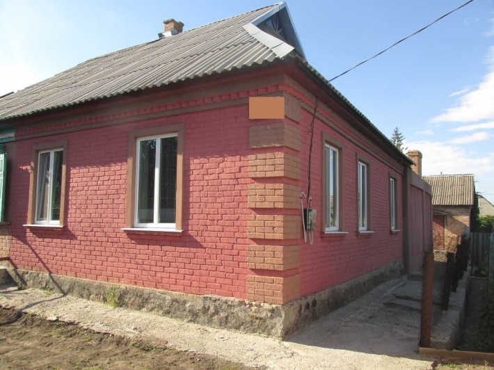 Продам 1/2 частину  будинку з окремим входом й двором по вулиці Войнівській ( 14 район ) - фото 1