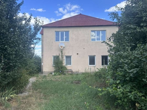 В мальовничому селі Безпятне продам  терміново будинок для великої родини . Васильков