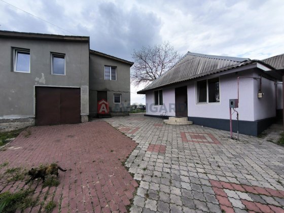 Продаж двох будинків на ділянці 28 соток у с. Єлизаветівка
