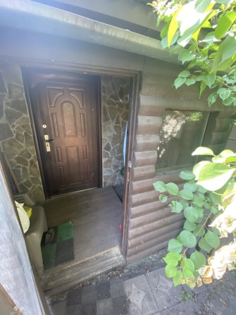 Продам 2-кімнатний будинок в центрі міста - фото 1