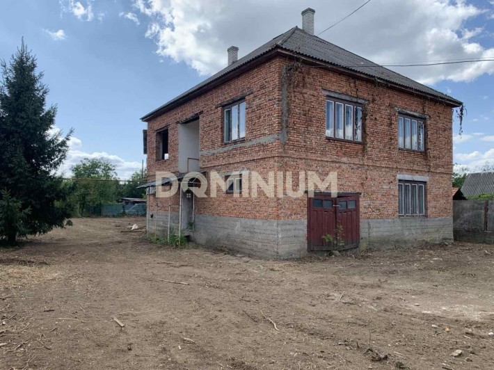 Продаж просторого будинку з подвір’ям та прибудовою у Виноградові - фото 1