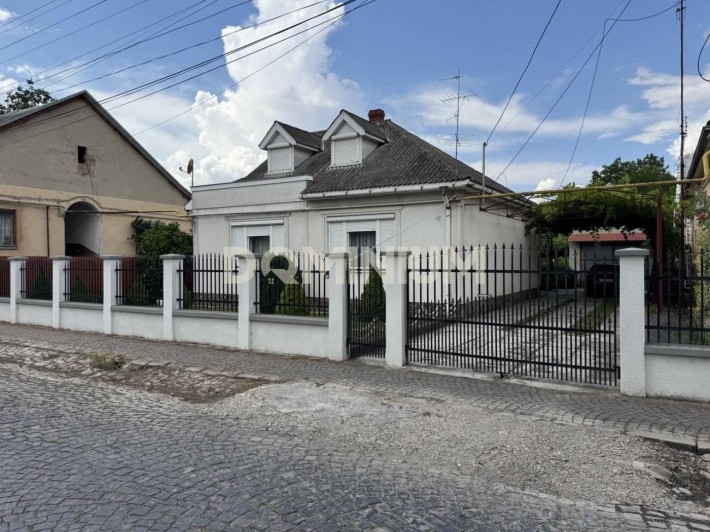 Готовий для проживання будинок центральна частина міста - фото 1