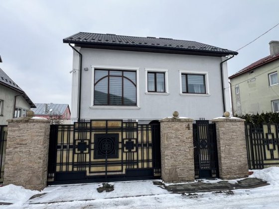 Продається гарний сімейний будинок в кращому районі м. Дрогобича Дрогобыч