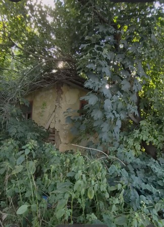 Участок у центрі міста зі старим домом під застройку - фото 1