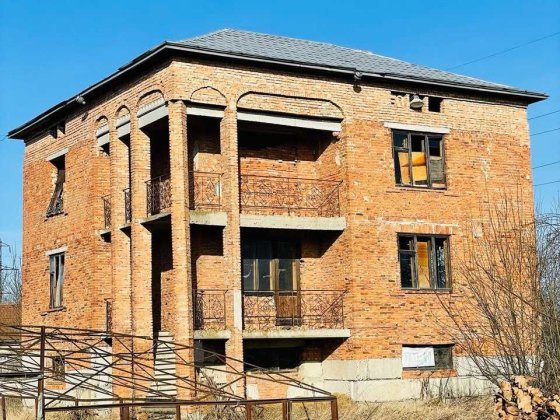 Недобудова 70% готовності, 576 м², с. Раневичі, 23 сотки, Дрогобич 1хв Дрогобыч