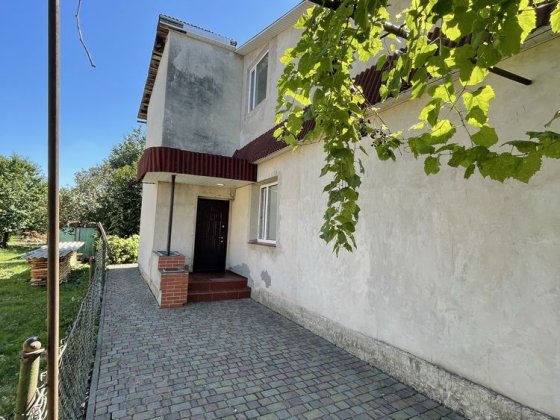 Продається пів двохповерхового будинку в Здолбунові Здолбунов