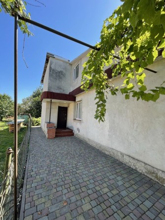 Продається пів двохповерхового будинку в Здолбунові - фото 1