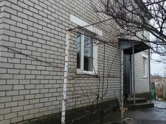 Продам 2х этажн дом в Змиеве .Участок 12 соток Газовое отопл Центр TB Змиев