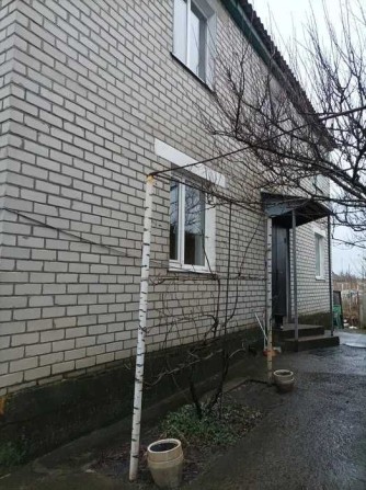 Продам 2х этажн дом в Змиеве .Участок 12 соток Газовое отопл Центр TB - фото 1