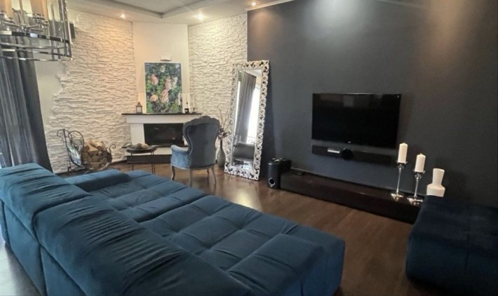 Продам! Гарний великий триповерховий таунхаус з ремонтом. Мін.оформл. - фото 1