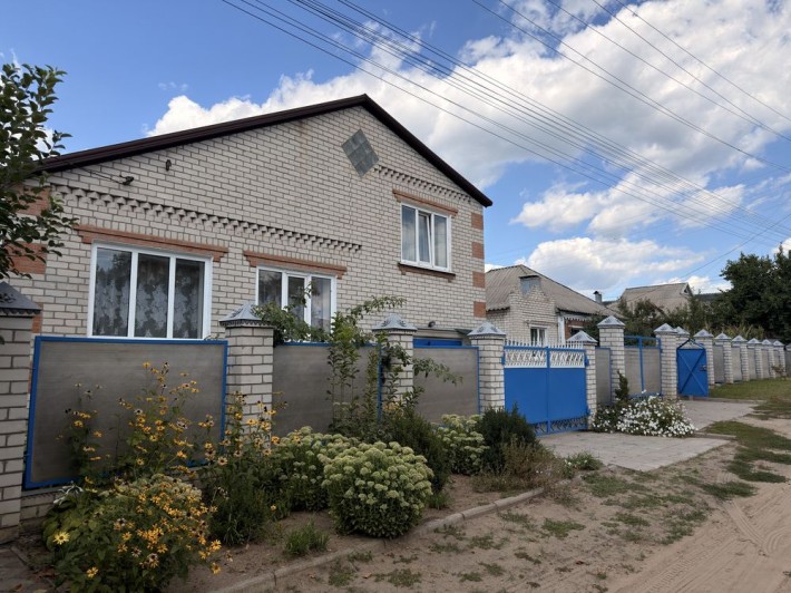 Продам півтораповерховий будинок (в аренду не здається, тільки продаж) - фото 1