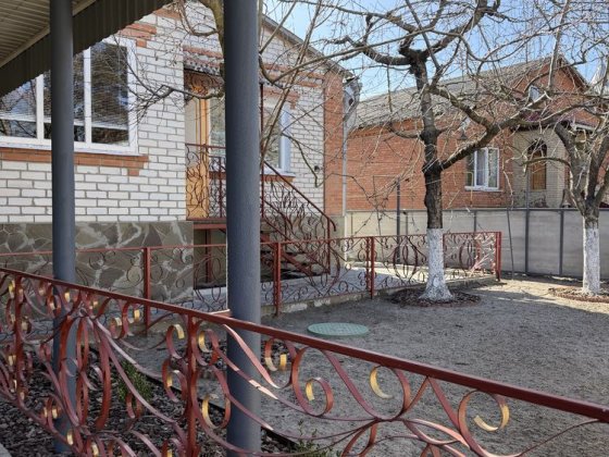Продам приватний будинок в місті Ізюм Изюм