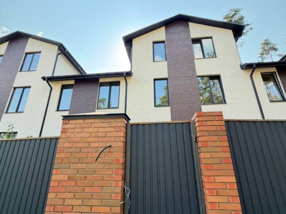 Продам без комісії кутовий таунхаус 120 м² з терасою та 1,6 сотки | Гостомель, зручний виїзд на Київ