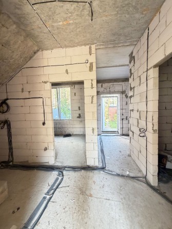 Продам Таунхаус в місті Гостомель на вул. Вербицького, 120 м², 5 кімнат, тераса — 68 000 $ До Києва  - фото 1
