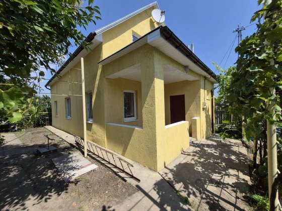 Два будинки на одній великій ділянці у Чорноморську!
