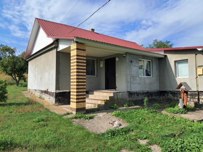 Затишний будинок біля міста - фото 1