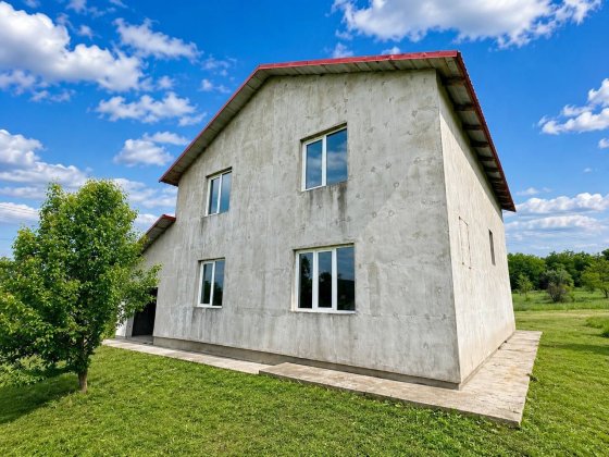 Цеглянний утепленний будинок 134 квадратних метрів, м.Канів | 10 соток | гараж Канів