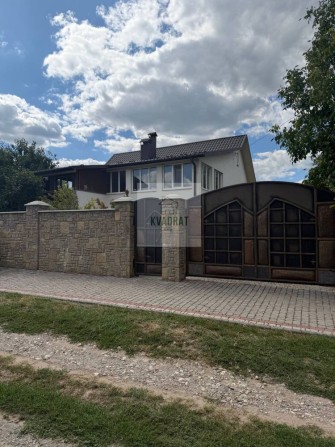 Продам готовий для життя будинок з гаражем, 20 соток приватизованої землі - фото 1