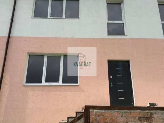 Продам копмактний котедж з хорошим плануванням Каменец-Подольский