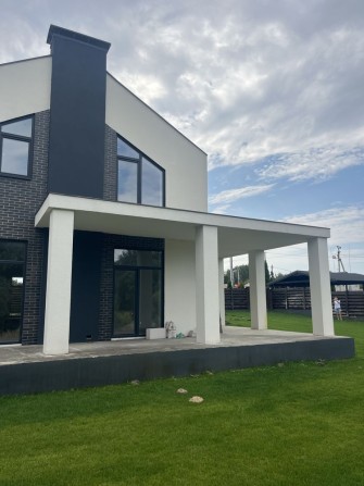 Продаж стильного будинку біля озера | 177 м² | 10 соток - фото 1