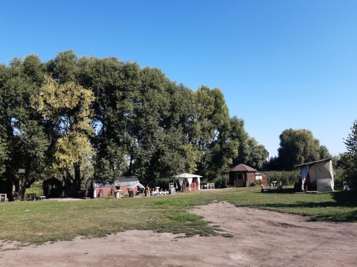 Продам часть действующего спортивно-развлекательного комплекса на берегу озера Кандыбина в г. Коното - фото 1