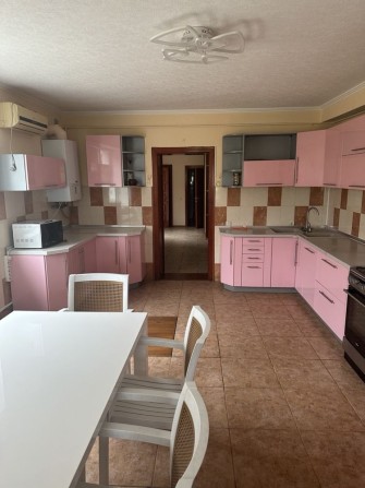 Будинок на дві сімʼї два поверхи по 150 м, газ, 8 соток. Гостомель центр 160000$ - фото 1