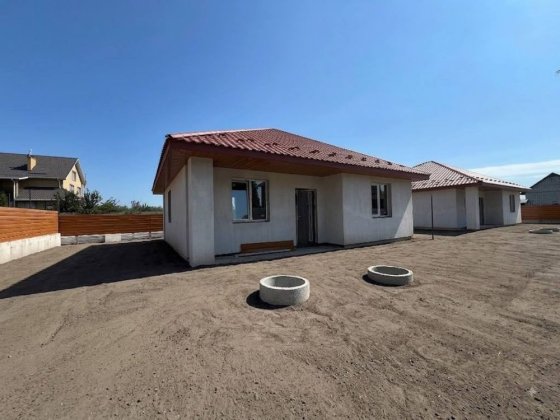 • Будинок 68 м² із просторою терасою