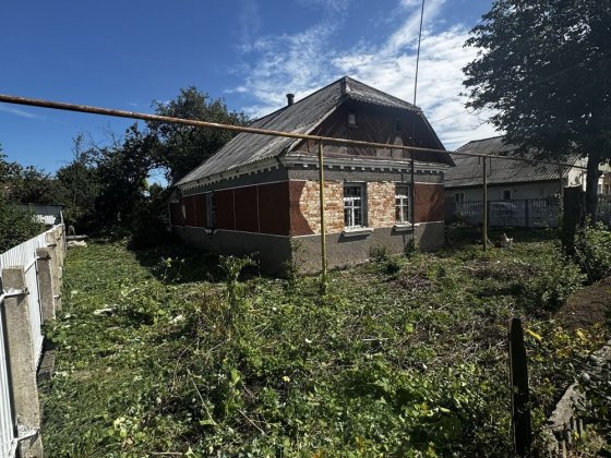 Продам будинок з приватизованою земельною ділянкою  м. Коростень провулок Південний Коростень
