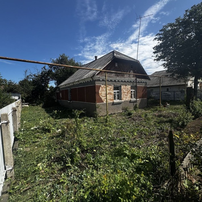 Продам будинок з приватизованою земельною ділянкою  м. Коростень провулок Південний - фото 1
