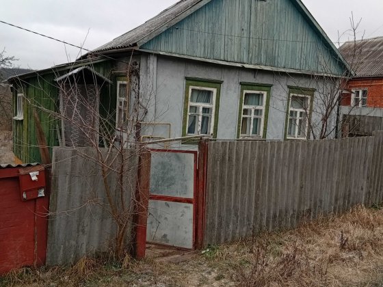 Продам в Люботине дом под дачу с большим участком Люботин