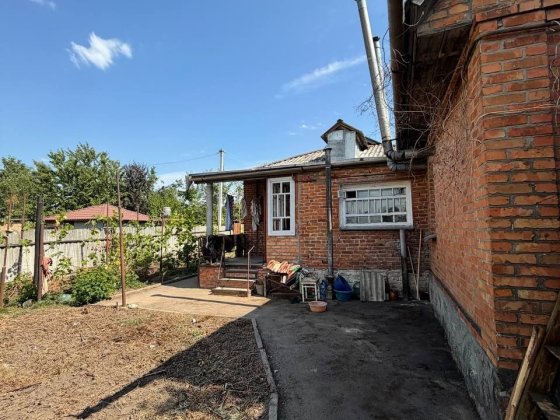 Продам будинок  в районі швидкої допомоги Лубни