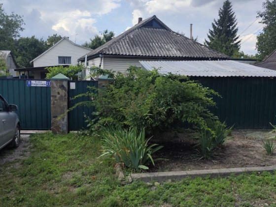 Продам чудовий будинок з 2 гаражами та іншими підсобними приміщеннями Миргород