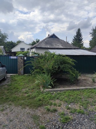 Продам чудовий будинок з 2 гаражами та іншими підсобними приміщеннями - фото 1