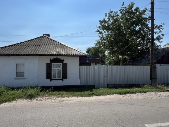 Продається 1/2 будинку в р-ні лікарні Нежин