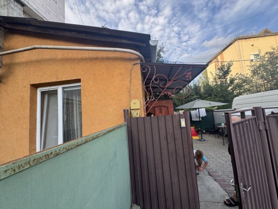 Продаж в центрі напівособняка Мукачеве