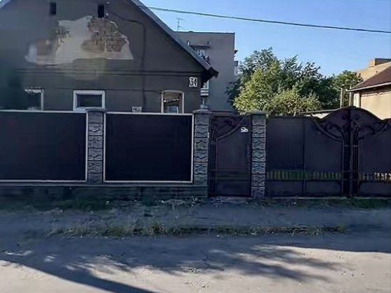 Дім 75 кв м та 10 сот з комунікаціями в місті Мукачеве