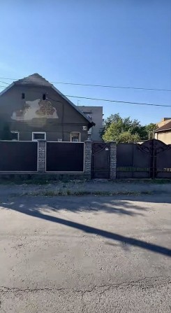 Дім 75 кв м та 10 сот з комунікаціями в місті - фото 1